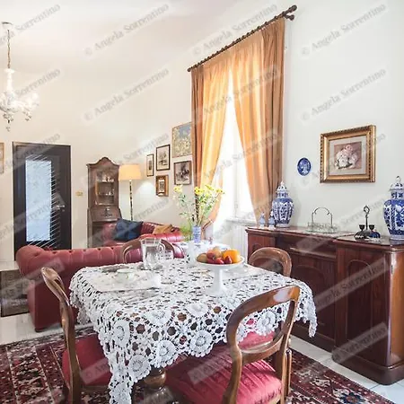 Chez Caroline Neapel